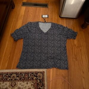 Adrianna Papell Black and White V-Neck Blouse NWT size L